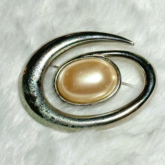 Four Vintage Glam Brooches - Picture 9 of 11